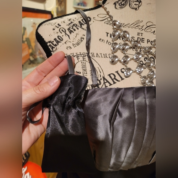 WHITE HOUSE - BLACK MARKET - Women's Size 0 - 100% Silk - PARTY DRESS - Picture 4 of 9